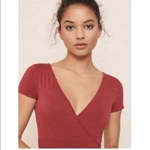 ✨Garage wrap bodysuit sz large maroon✨